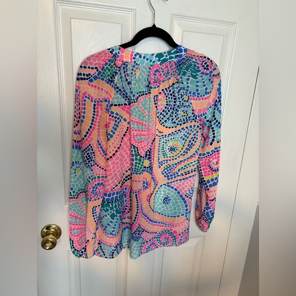Lilly Pulitzer Elsa Silk Blouse – Size S –  Vibrant Tile Wave Print - Picture 8 of 11